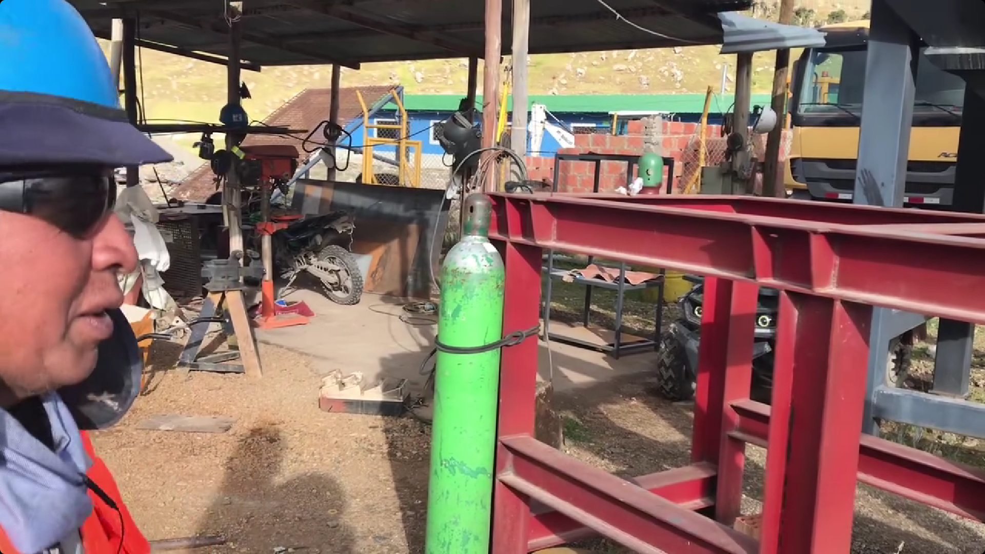 [Descripción del trabajo 4]